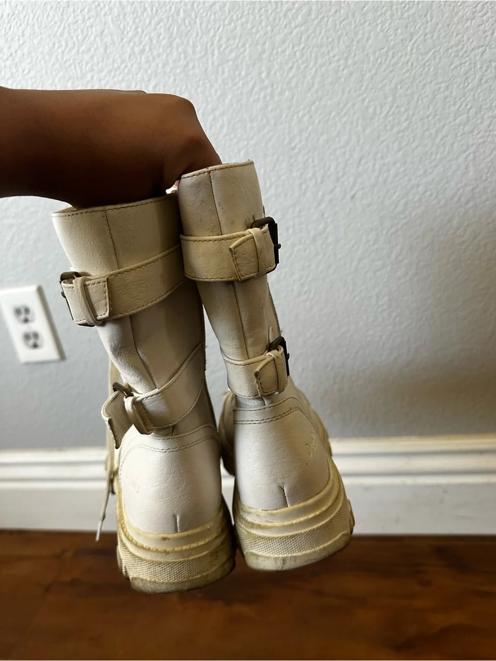 Kids size 2 White/Cream Lace-Up Combat Boots for Everyday Play